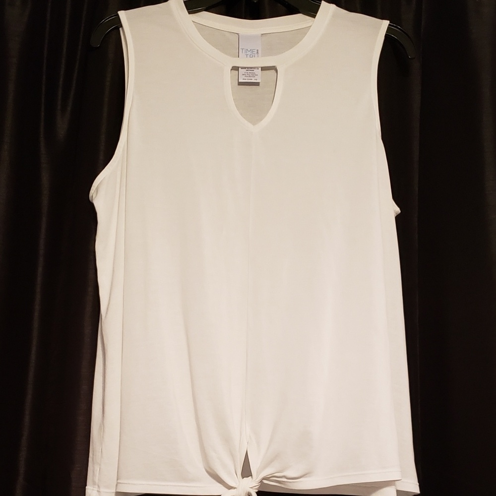 🌟 Ivory Keyhole Tank Top